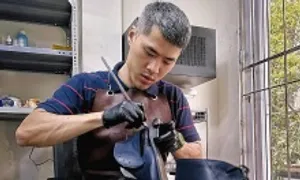 Kỹ sư IT bỏ việc lương nghìn USD theo nghề đánh giày